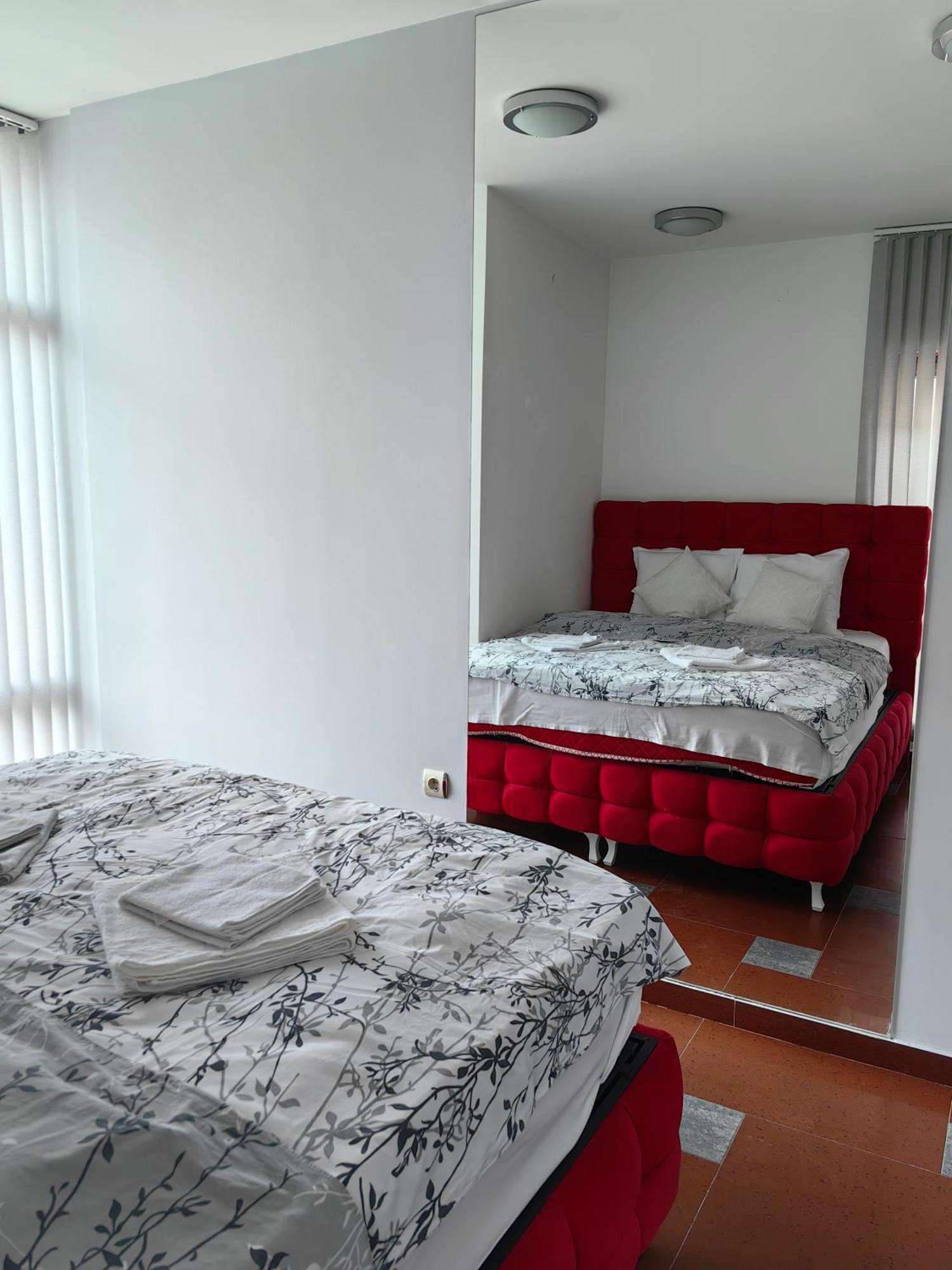 2 Bedrooms Apartment. Plovdiv Buitenkant foto